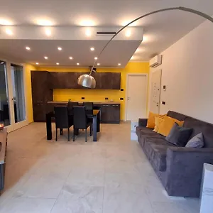 Casa Di Como. Apartment